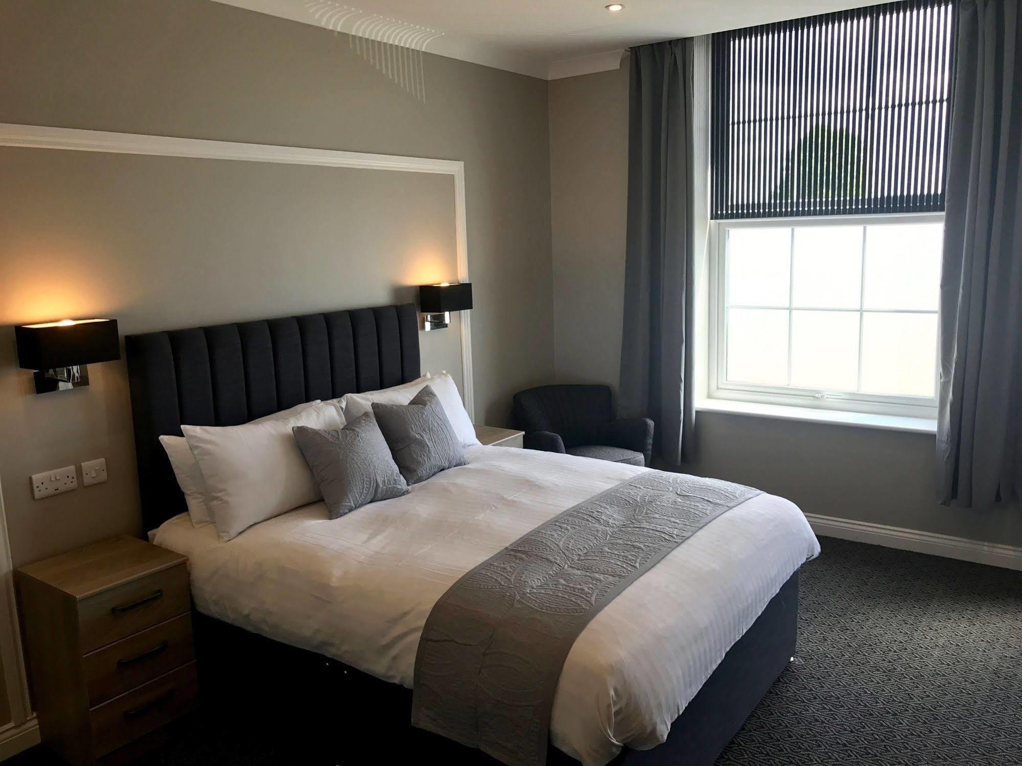The Raven Hotel Corby Dış mekan fotoğraf