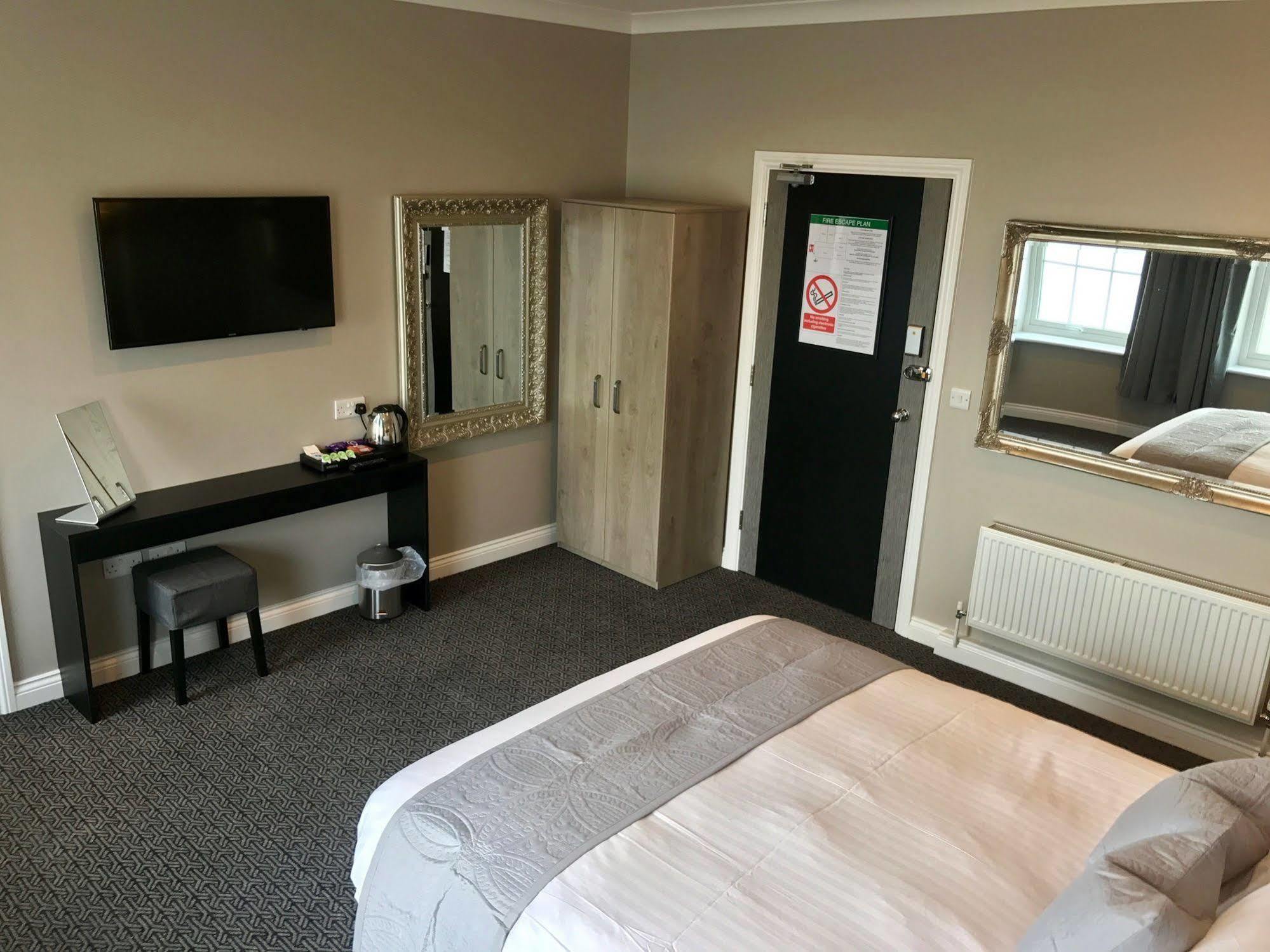 The Raven Hotel Corby Dış mekan fotoğraf
