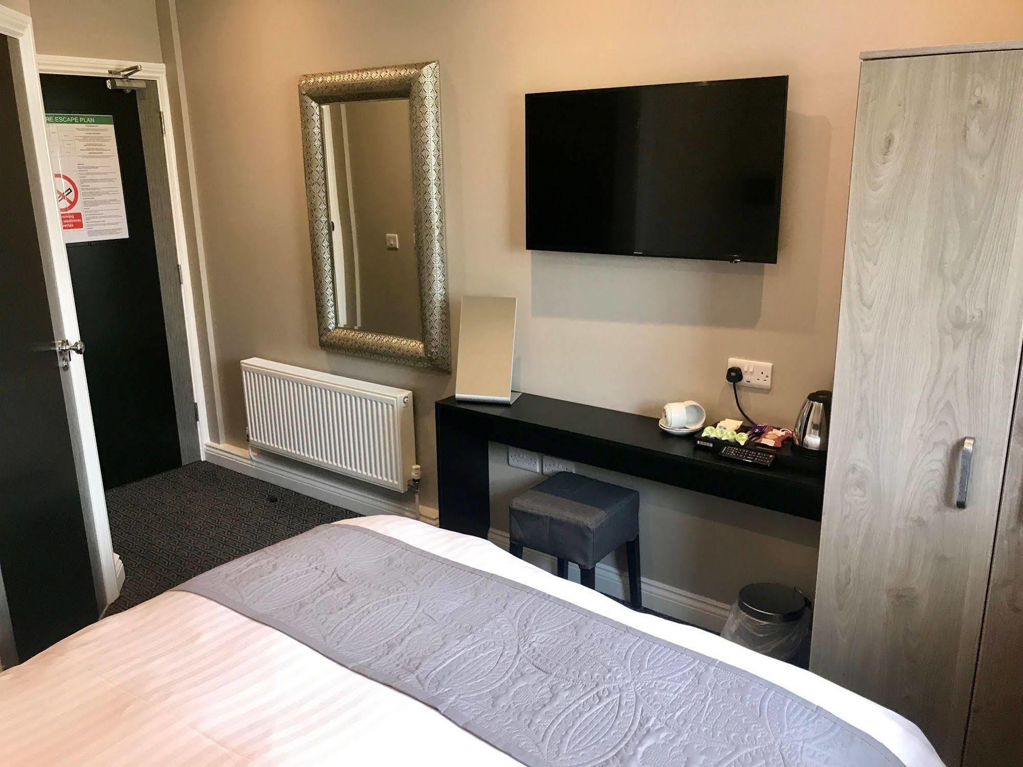 The Raven Hotel Corby Dış mekan fotoğraf